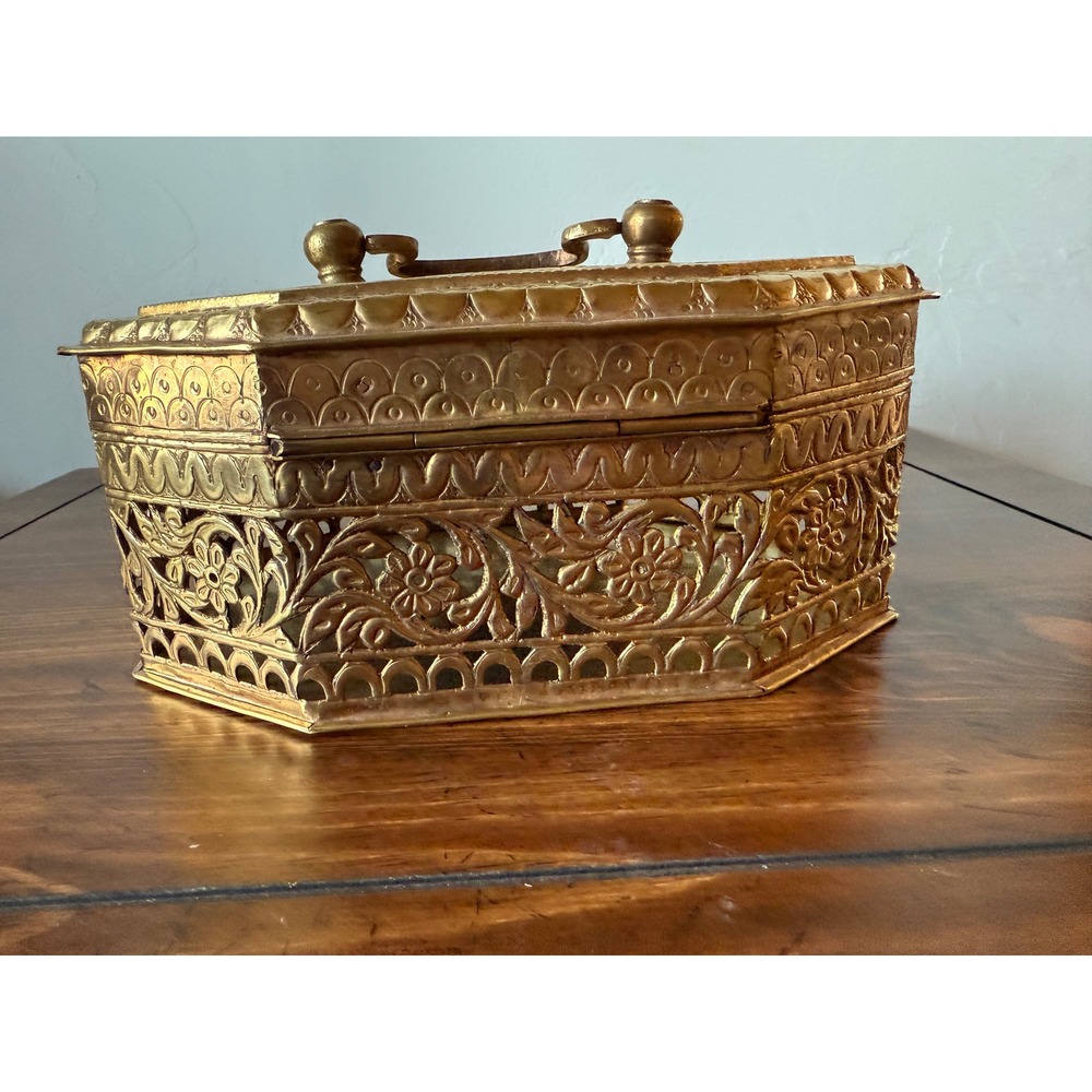 Vintage Brass Octagon Trinket Box - Ornate  Mughal Jewelry or Trinket Box - Picture 5 of 13